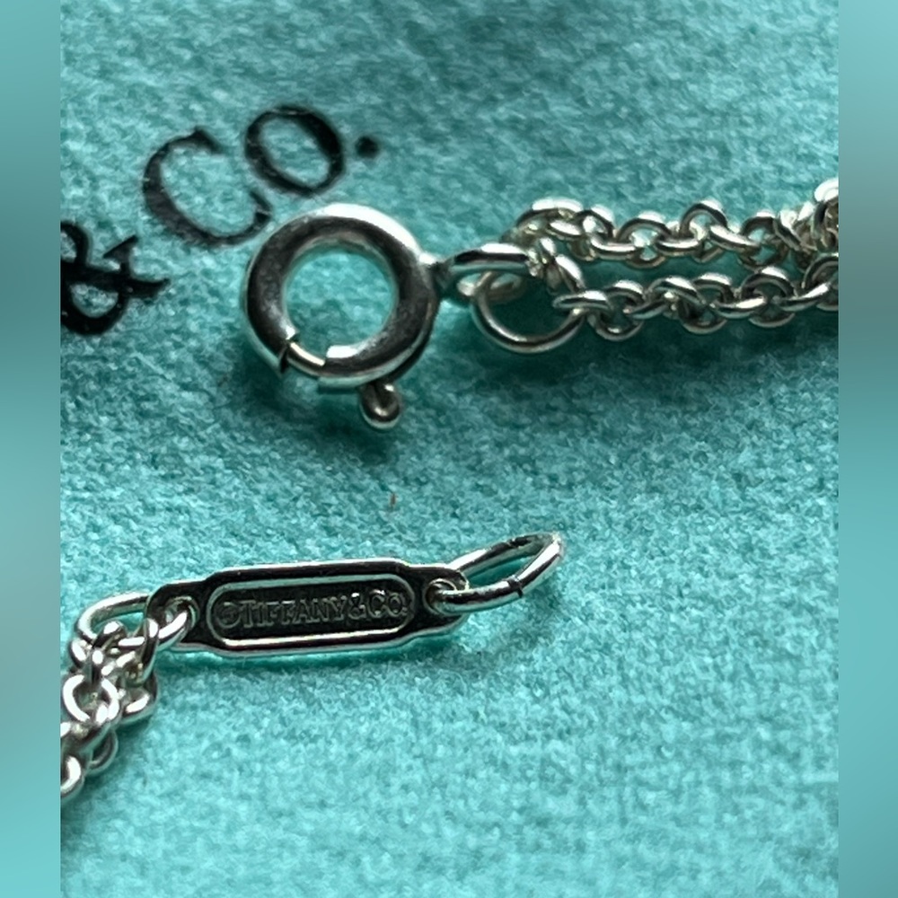Tiffany & Co. Infinity Pendant on 18inch chain - Necklace (bag and box included) - Picture 4 of 16